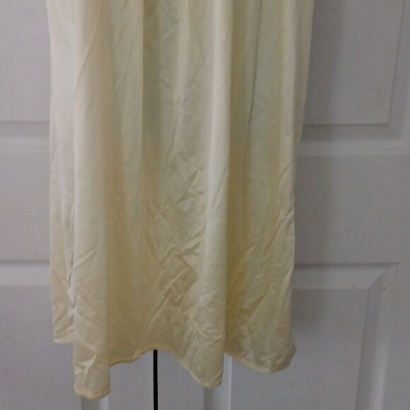 Vintage Lorraine short sleeve yellow nightgown with lace accent Sz L - Picture 2 of 7